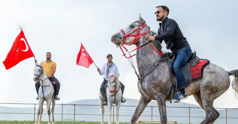 anadolu-selcuklu-fotograf-derneginden-atli-safari-keyfi-QhGpdvSn.webp