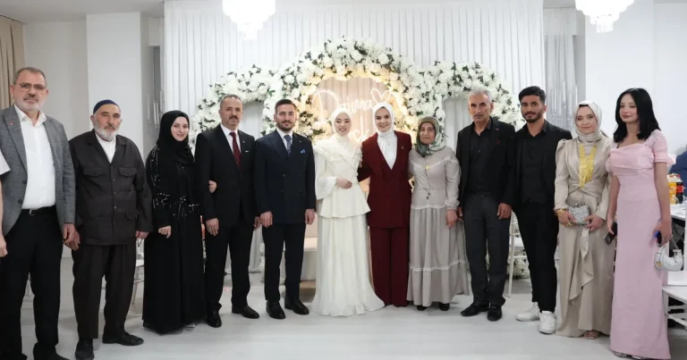 bakan-goktas-gence-kiz-istedi-Q6GfZcav.webp
