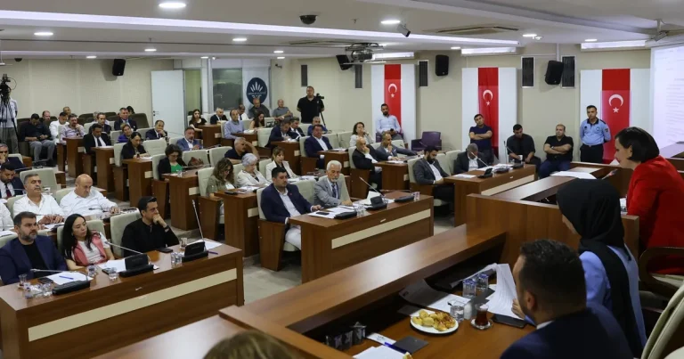 baskan-kinaydan-emek-ve-halk-vurgusu-NX3FgwrC.webp