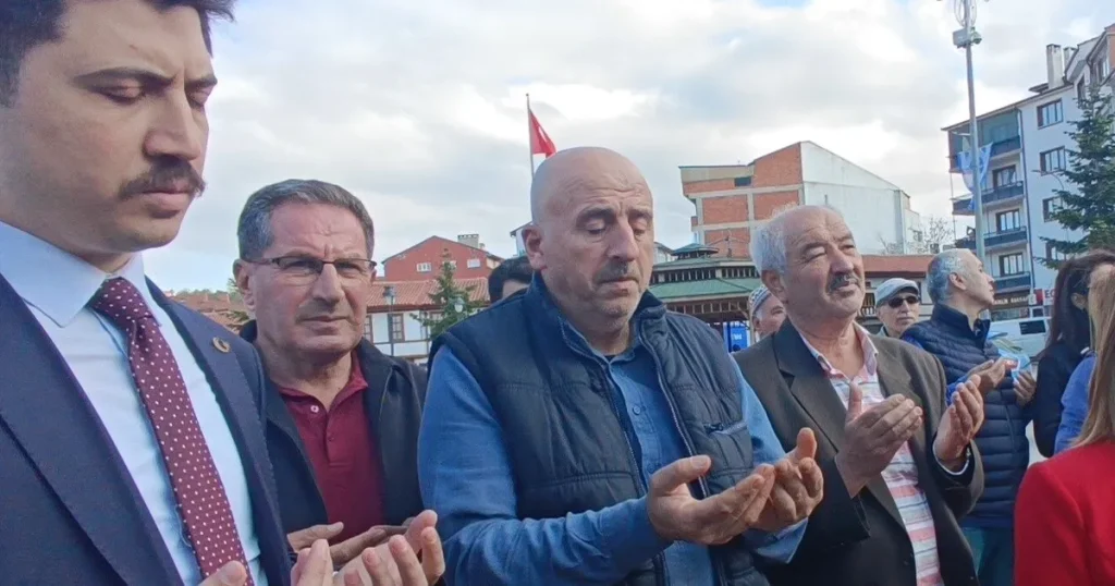 bilecik-pazaryerindehaci-adaylari-ugurlandi-tZqCsuTI.webp
