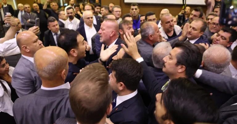 bursa-buyuksehir-meclisinde-gerginlik-baskan-bozbeyden-saldiriya-kinama-U4CisE7V.webp