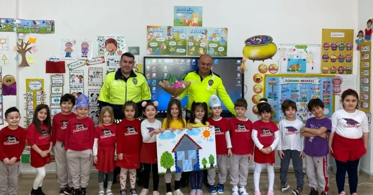 bursa-gemlikte-miniklere-trafik-bilinci-asilandi-ggTjP1Wr.webp