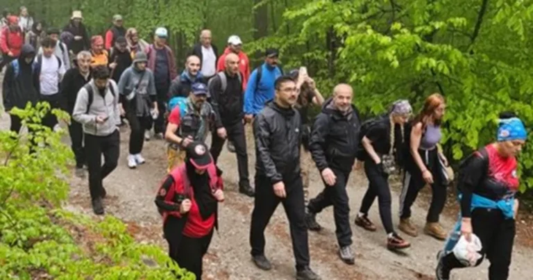 bursa-inegolde-19-mayis-doga-yuruyusu-ile-basladi-ZyKzsus3.webp