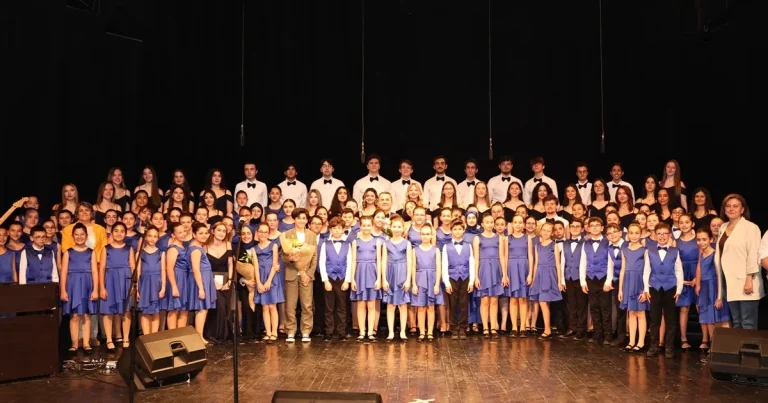 bursa-nilufer-cocuk-ve-genclik-korolari-yil-sonu-konserinde-buyuledi-hSvs3SEv.webp