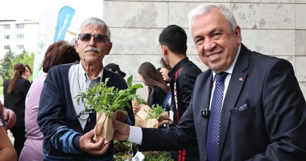 bursa-niluferde-310-bin-fide-vatandaslarla-bulusuyor-adAYCrMS.webp