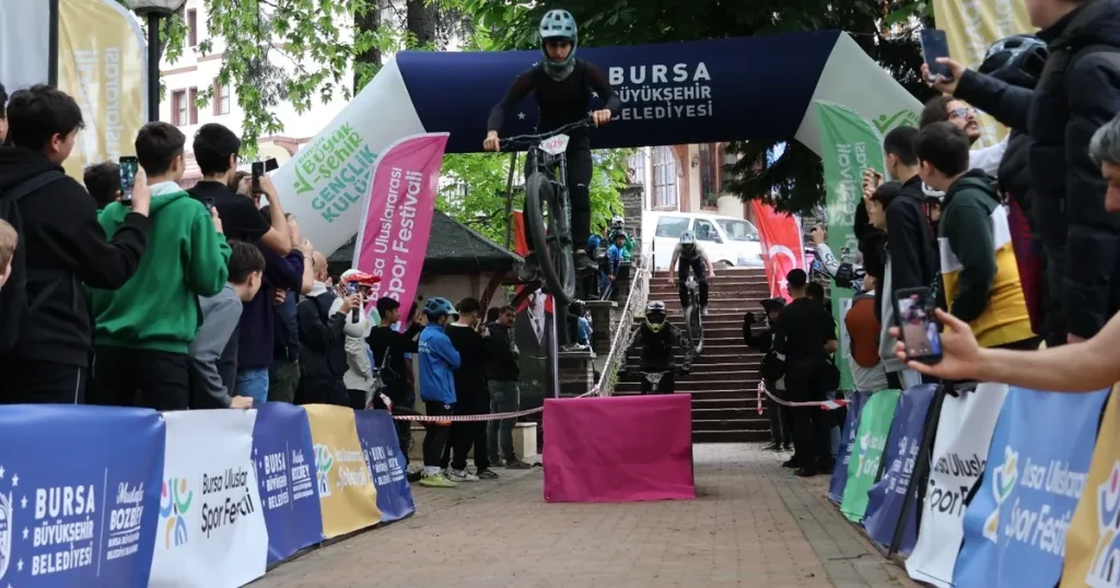 bursada-adrenalin-dolu-yaris-rVE92qHd.webp