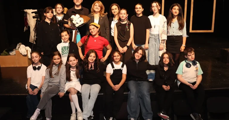 bursada-niluferli-drama-ogrencilerinden-renkli-final-LbBX4hdH.webp