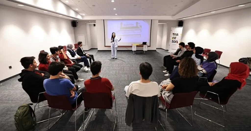 denizli-buyuksehir-ile-gencler-gelecege-kosuyor-8DkqmFyX.webp