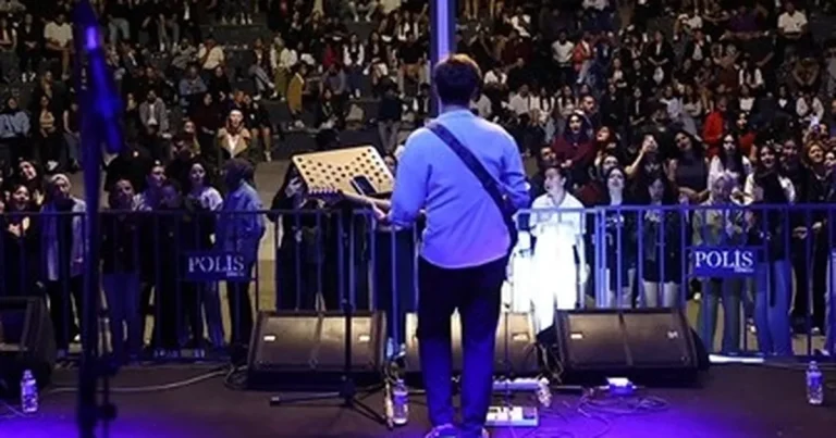 denizlide-genclik-konserleri-ile-bayram-coskusu-DTfgWY64.webp