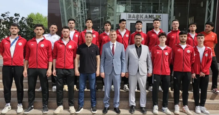 golcuklu-voleybolcularin-hedefi-turkiye-sampiyonasi-IzCLOYqH.webp