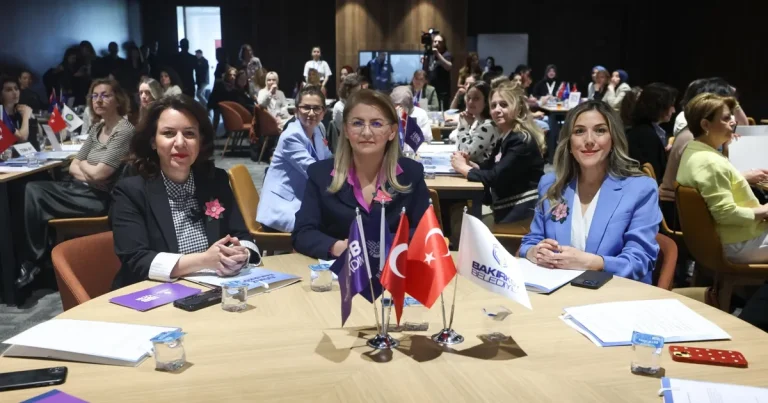 istanbul-bakirkoyde-kadinlar-icin-guvenli-yasam-calistayi-9NLPGasF.webp