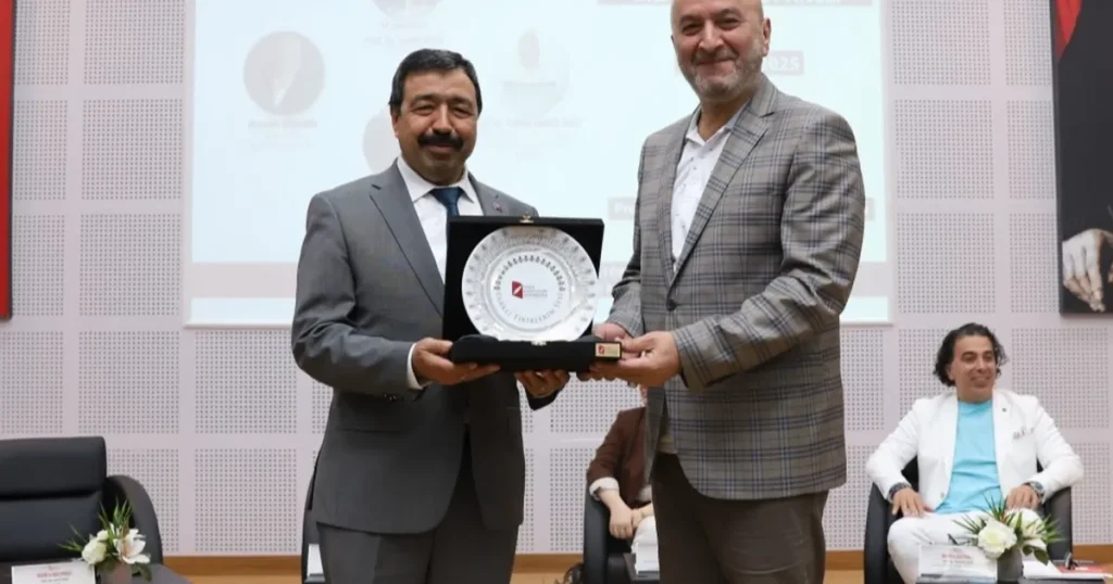 izmir-k-tip-celebi-universitesi-tarafindan-aile-paneli-duzenlendi-uEBZrfiB.webp
