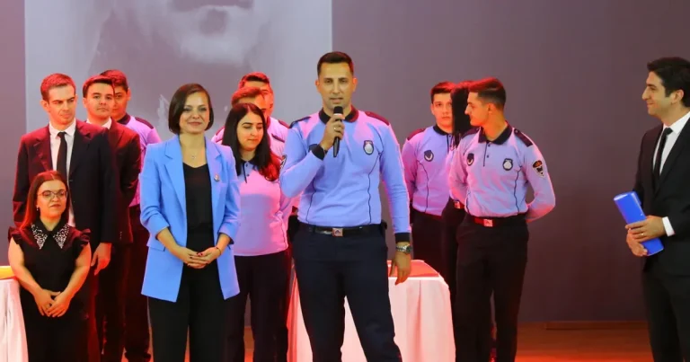 izmir-karabaglarda-aday-memurlar-yemin-etti-cw8upA4t.webp