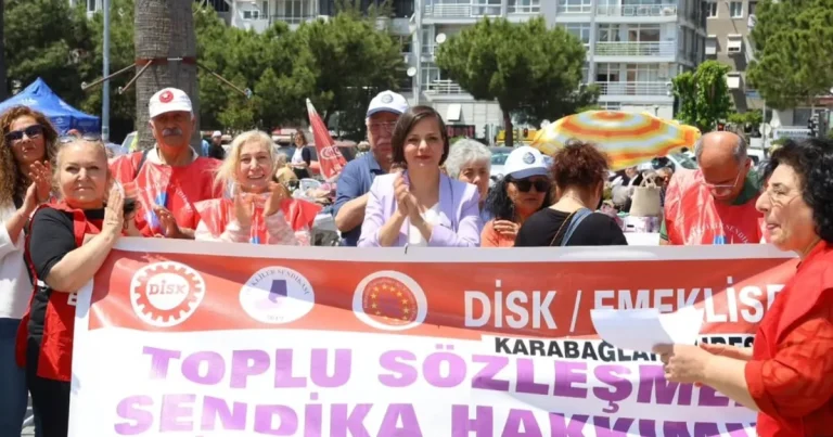 izmir-karabaglarda-kadina-siddete-isyan-zPXVrbP6.webp