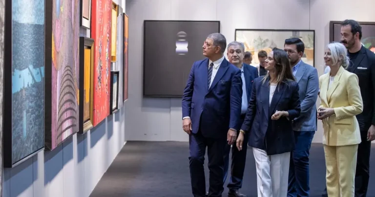 izmir-sanat-ve-antika-fuari-kapilarini-acti-3ab67VkQ.webp