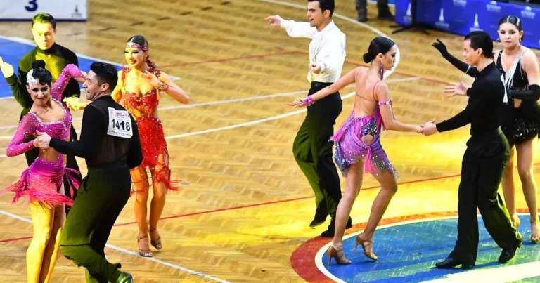 izmirde-danscilarin-kiyasiya-rekabeti-4aNSfyFl.webp