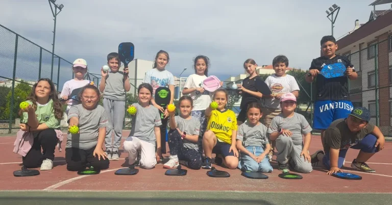 izmirde-pickleball-ligi-heyecani-dgLl4ikq.webp