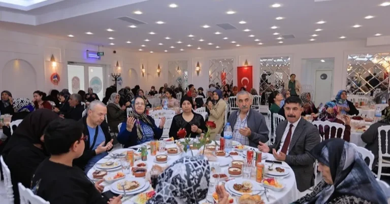 kayseri-buyuksehir-sehit-ve-gazi-annelerini-agirladi-dq2SqJ5g.webp