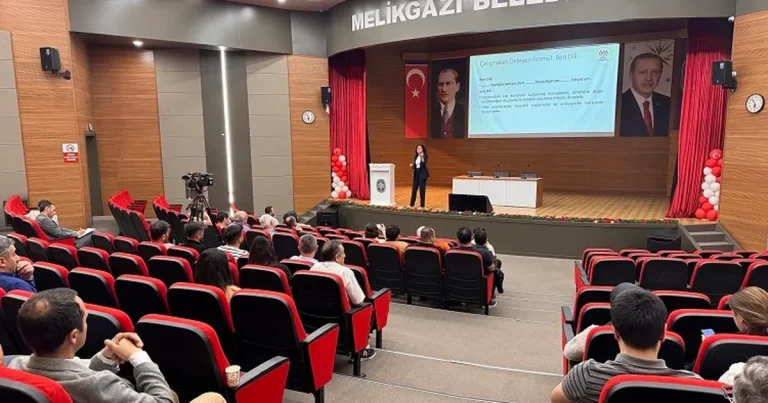 kayseri-melikgaziden-personeline-aile-egitimi-Yb3Z52SC.webp