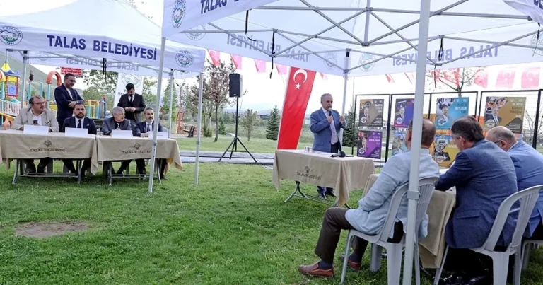 kayseri-talasta-vatandaslar-baskan-yalcina-soruyor-cbiNXzPb.webp
