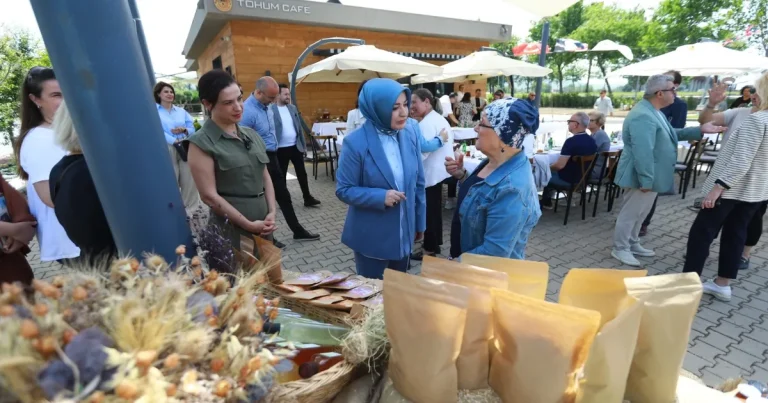 kefek-uyeleri-efes-tarlasi-yasam-koyunu-gezdi-BH8nHga8.webp