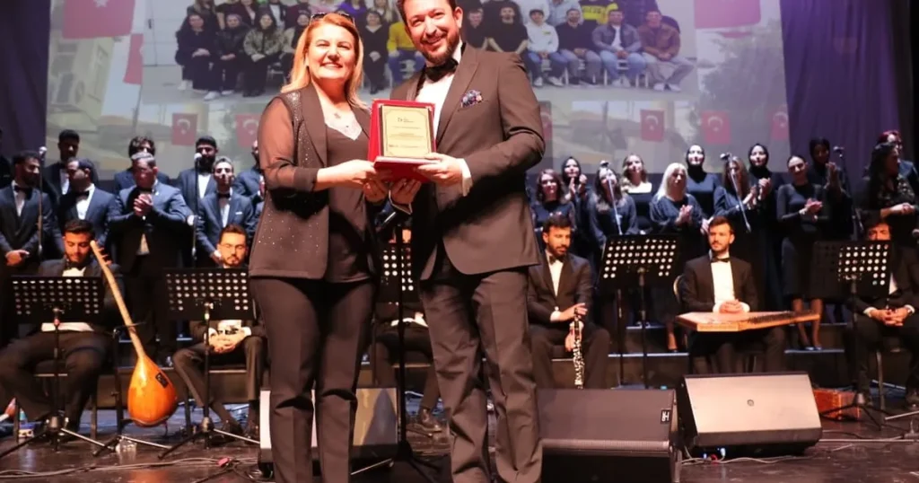 kocaeli-izmitte-halk-muzigi-coskusu-yasandi-XVEb5jW3.webp