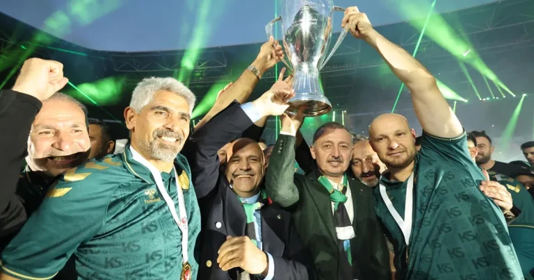kocaeli-sampiyonluk-kupasini-kaldirdi-N1T1hi9P.webp