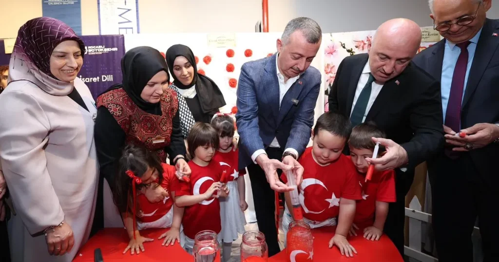 kocaelide-ko-mekin-eserleri-goz-kamastirdi-lAl6SuQY.webp