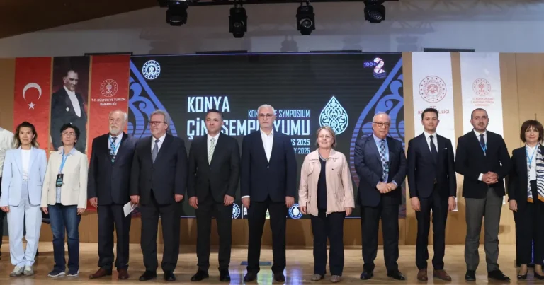 konya-cini-sempozyumunda-cini-sanati-ele-aliniyor-CL6AVZXT.webp