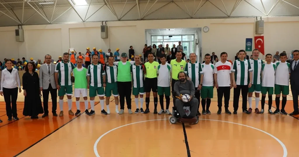 konya-karatayda-ozel-ogrenciler-futsalda-ter-doktu-hBscphjh.webp