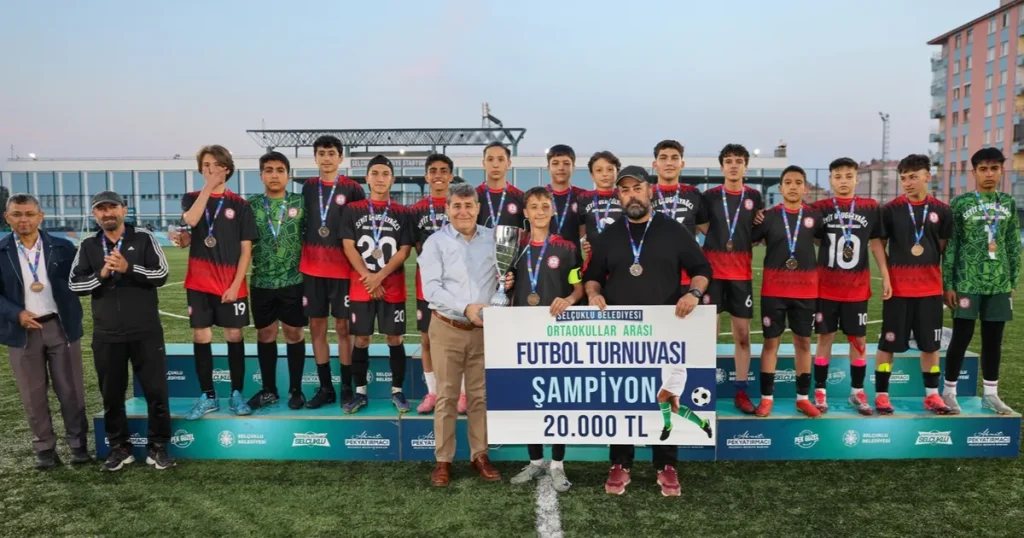 konya-selcukluda-ortaokullarin-futbol-heyecani-cBkQqr64.webp