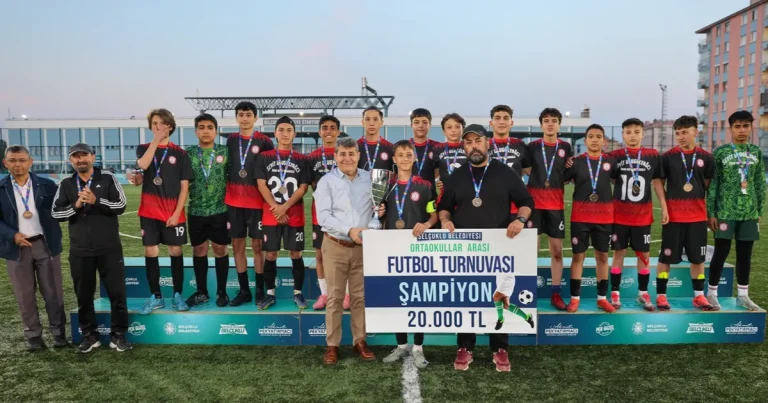 konya-selcukluda-ortaokullarin-futbol-heyecani-cBkQqr64.webp