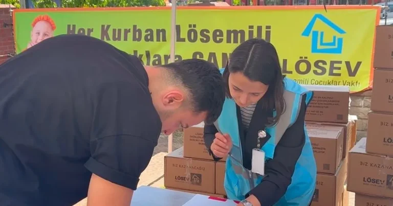losev-istanbulda-mutluluk-paylastikca-cogaliyor-AJImatH1.webp