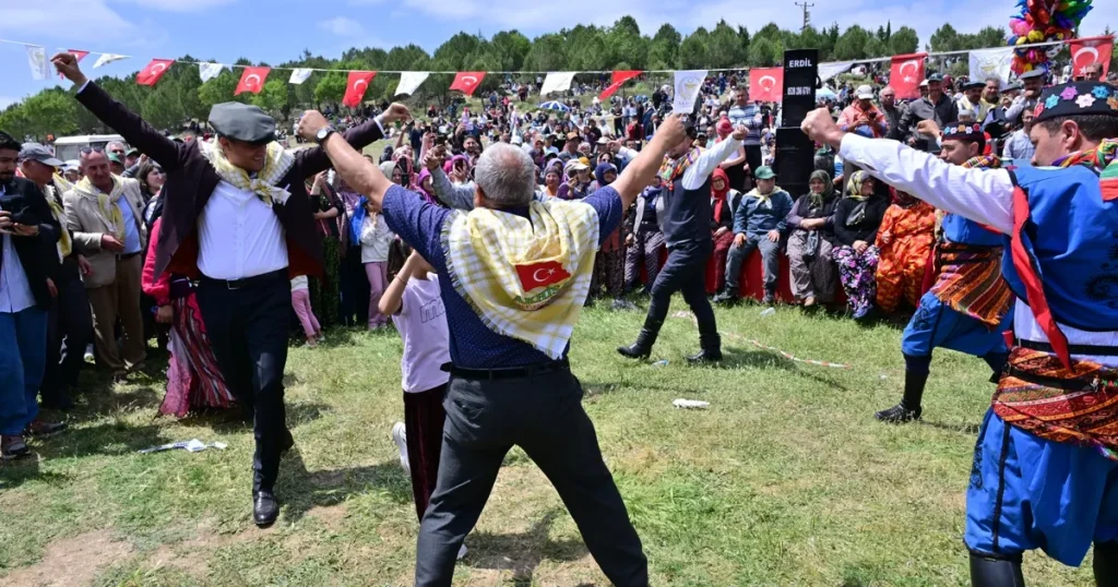 manisa-akhisarda-yoruk-kulturu-yasatildi-Og7FUhgr.webp