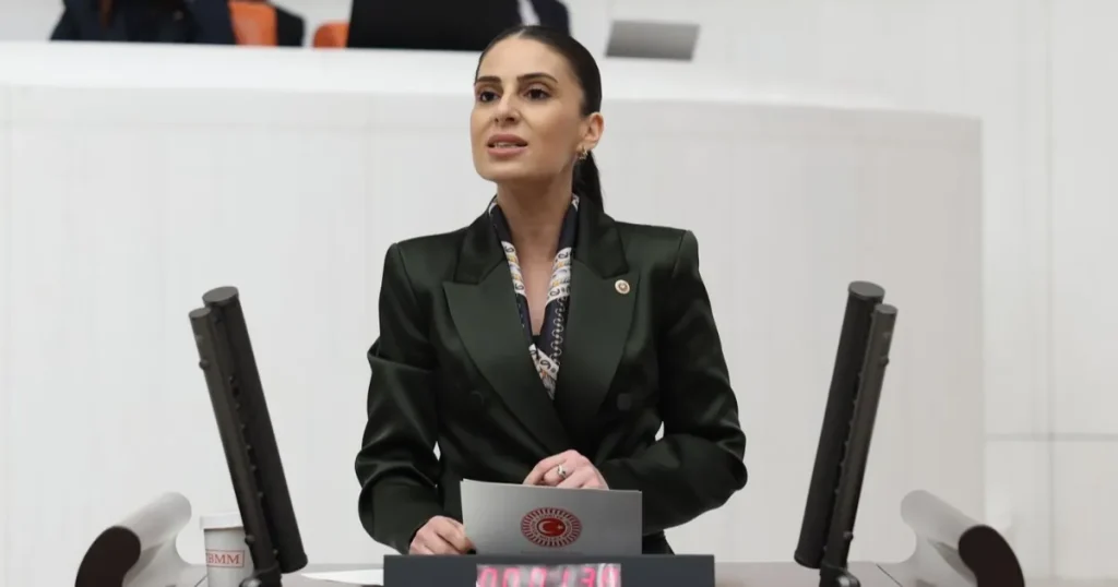 milletvekili-ozcandan-sokak-hayvanlari-icin-bakan-yumakliya-onerge-hXuq8hCW.webp