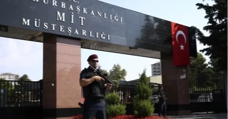 mit-sucustu-yakaladi-sahte-baz-istasyonu-kurmaya-calistilar-YIkVKwae.webp