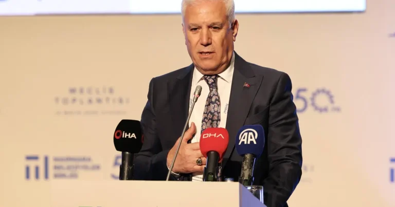 mustafa-bozbey-marmara-denizi-can-cekisiyor-birlikte-kurtaralim-w5hc46RF.webp