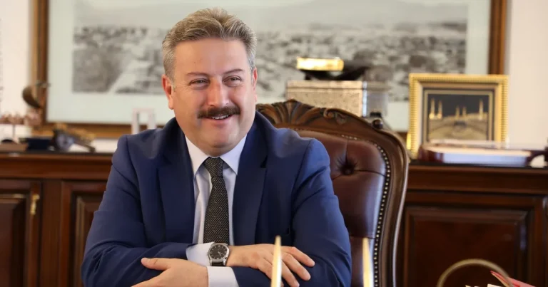mustafa-palancioglundan-anneler-gunu-mesaji-bJmTVpzb.webp