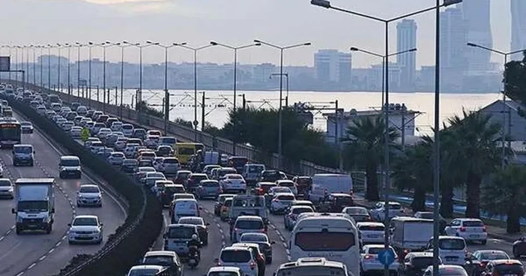 nisanda-191-bin-983-tasit-trafige-katildi-toplam-tasit-sayisi-32-milyona-yaklasti-9H35jVrr.webp