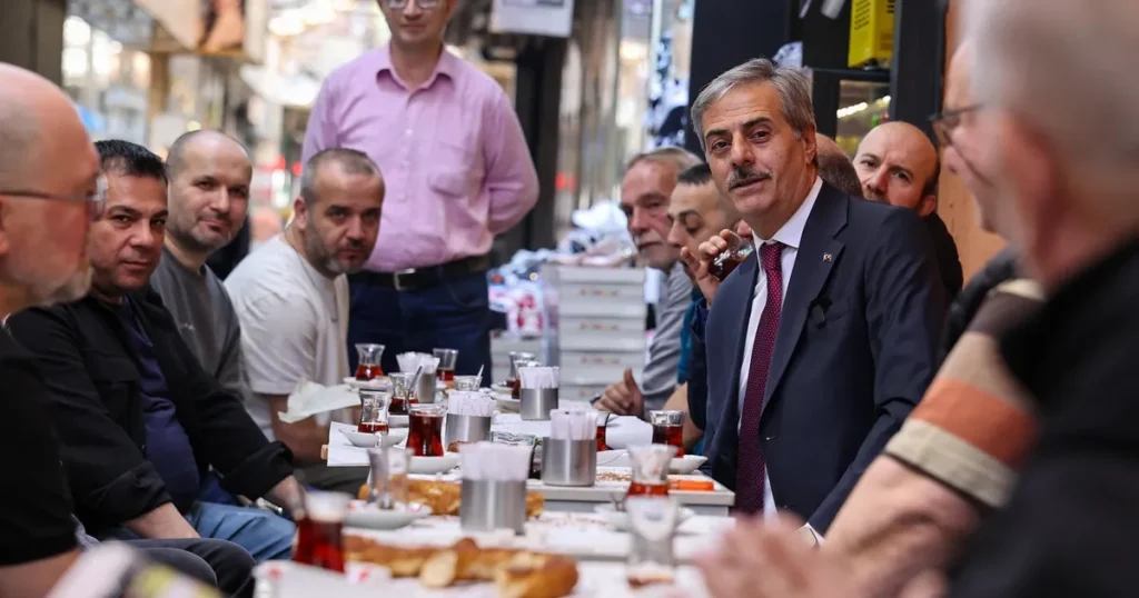 sakarya-uzuncarsida-baskan-alemdar-kunduraci-esnafiyla-bulustu-TUtPHfVz.webp