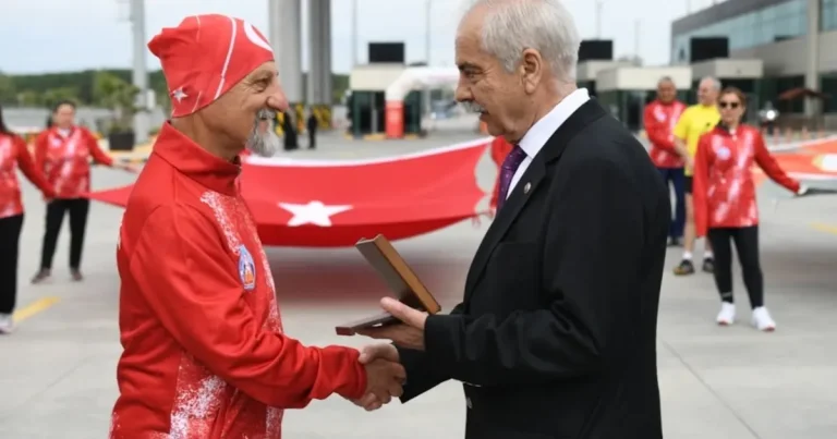 selanikten-alinan-ata-topragi-ipsaladan-anitkabire-ulastirilacak-HOWzQDPm.webp