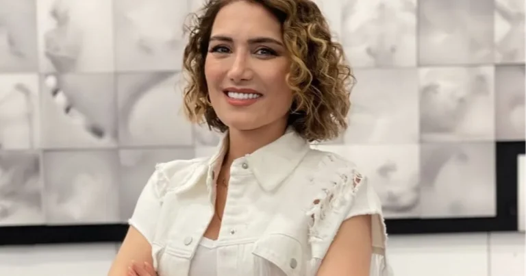 sema-ozevin-sanatin-yeni-dilini-teknolojiyle-kodluyorum-CPRBAxeC.webp