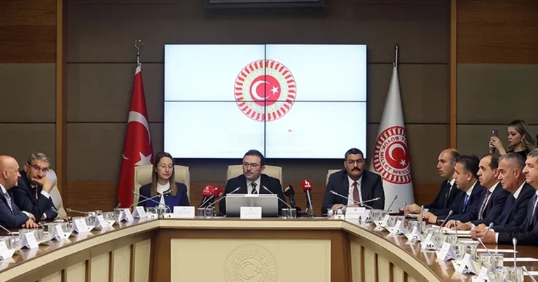 tbmm-komisyonu-kartalkaya-faciasi-icin-bolu-valisini-dinledi-pAPxpCHK.webp