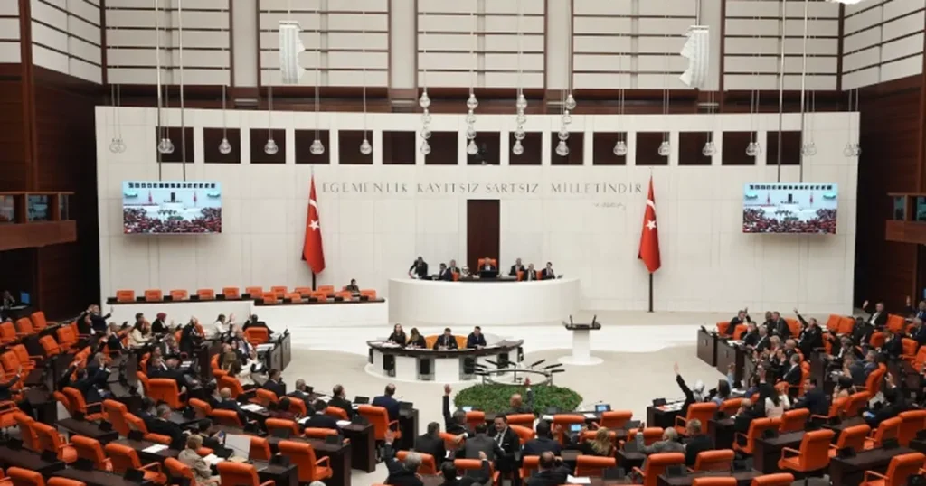 tbmmdeki-kanun-teklifinde-9-madde-daha-kabul-edildi-sAdFTtly.webp