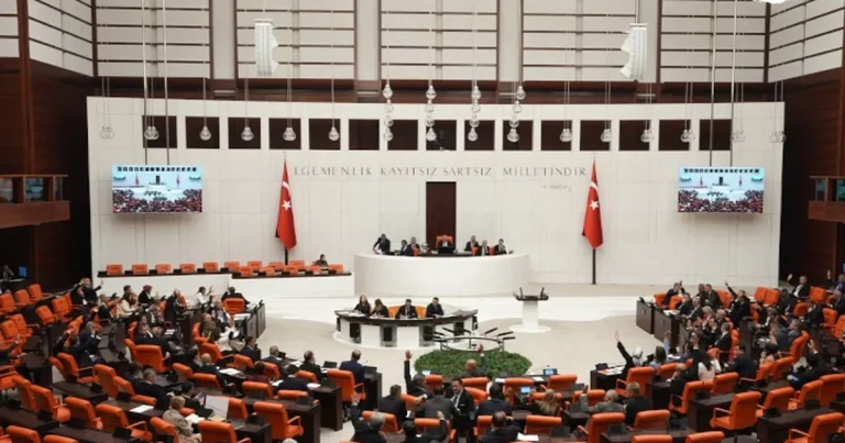 tbmmdeki-kanun-teklifinde-9-madde-daha-kabul-edildi-sAdFTtly.webp
